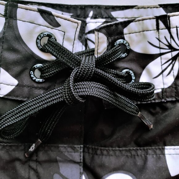 NWT Tribord Black & White Floral Hawaiian Print Board Shorts Surfing Size 24/25 - Picture 4 of 16